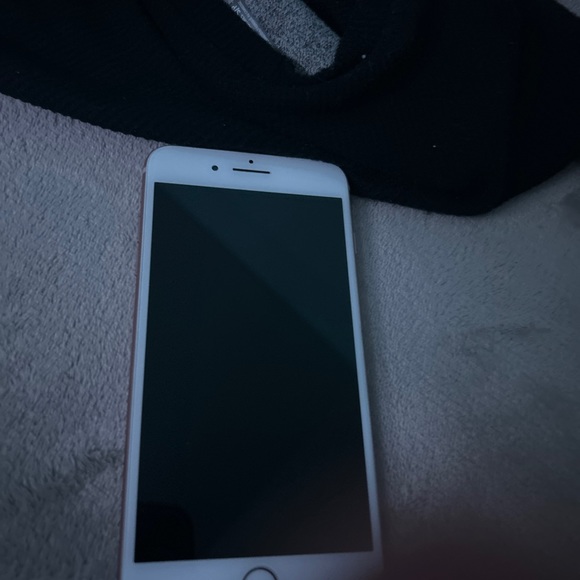 iPhone 9 plus - Picture 3 of 5